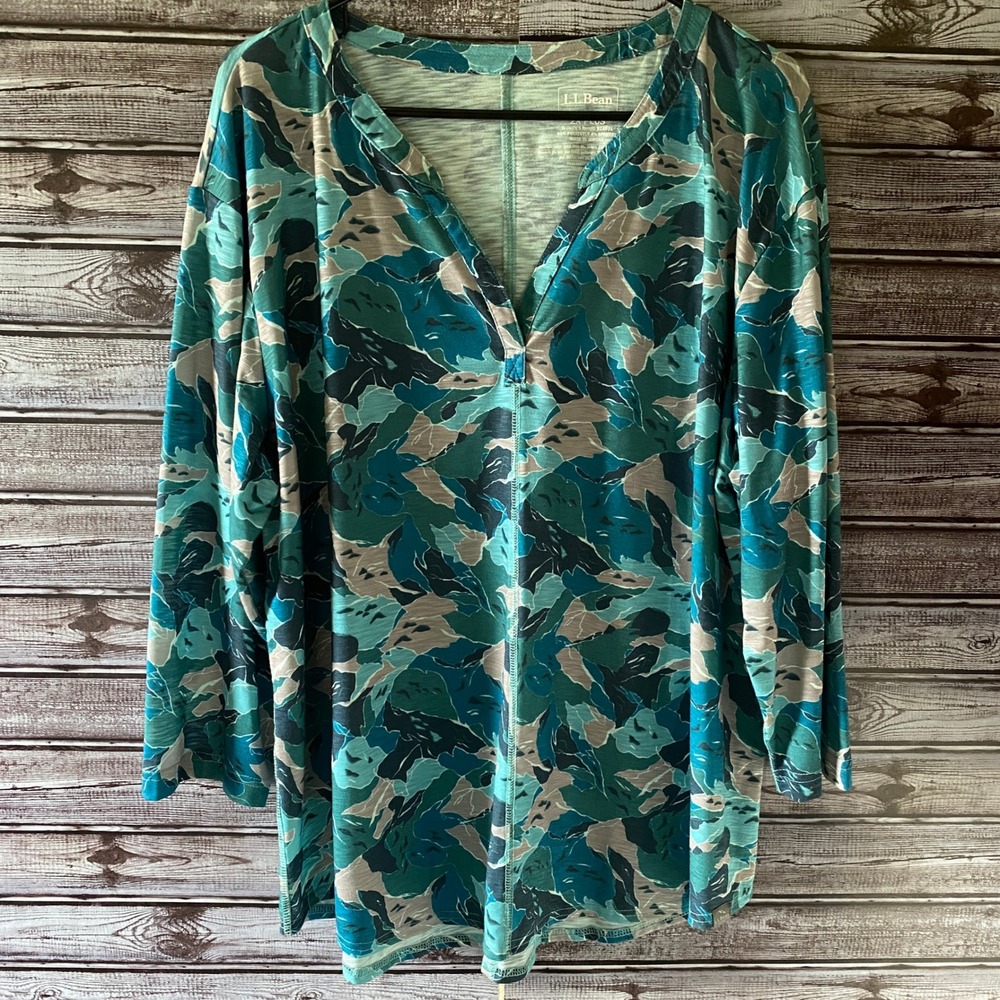LL Bean Women's Long-Sleeved Top Size 2X V-Neck Teal Print Logo